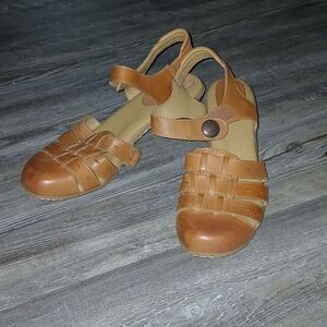 Softspots  light brown heeled shoes  Sz 11  NWOT